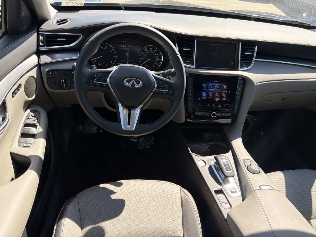 Certified 2023 INFINITI QX50 Luxe FWD image 8