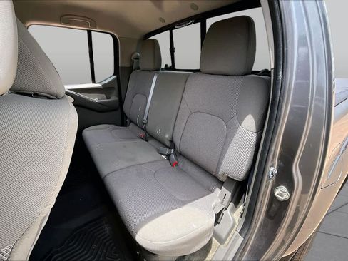 Used 2018 Nissan Frontier SV w/ Value Truck Package RWD image 17
