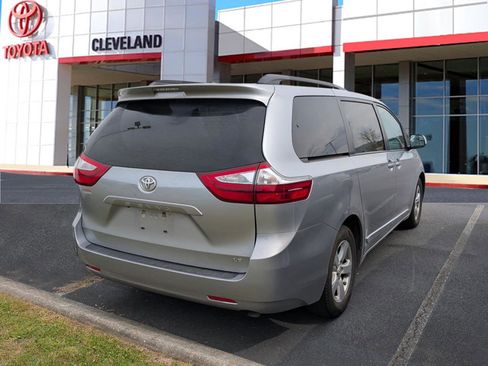Used 2017 Toyota Sienna LE image 7