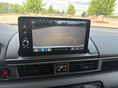Used 2025 Honda Pilot Touring image 10