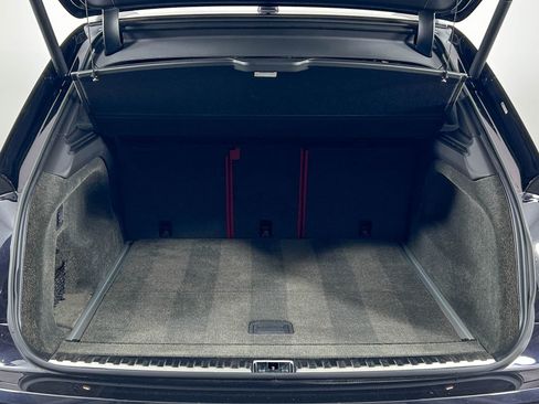 Certified 2022 Bentley Bentayga image 38