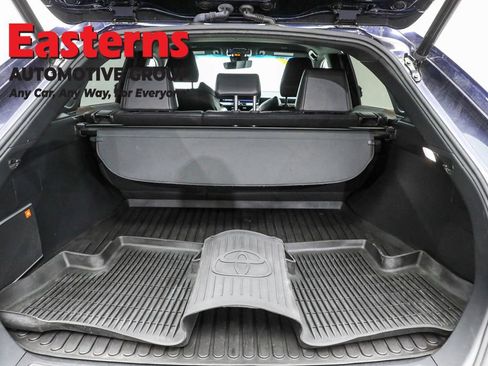 Used 2023 Toyota Venza XLE image 9