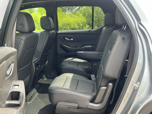 Used 2023 Chevrolet Traverse LT w/ LT Premium Package AWD/4WD image 35