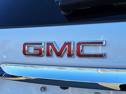 Used 2024 GMC Terrain SLE image 30