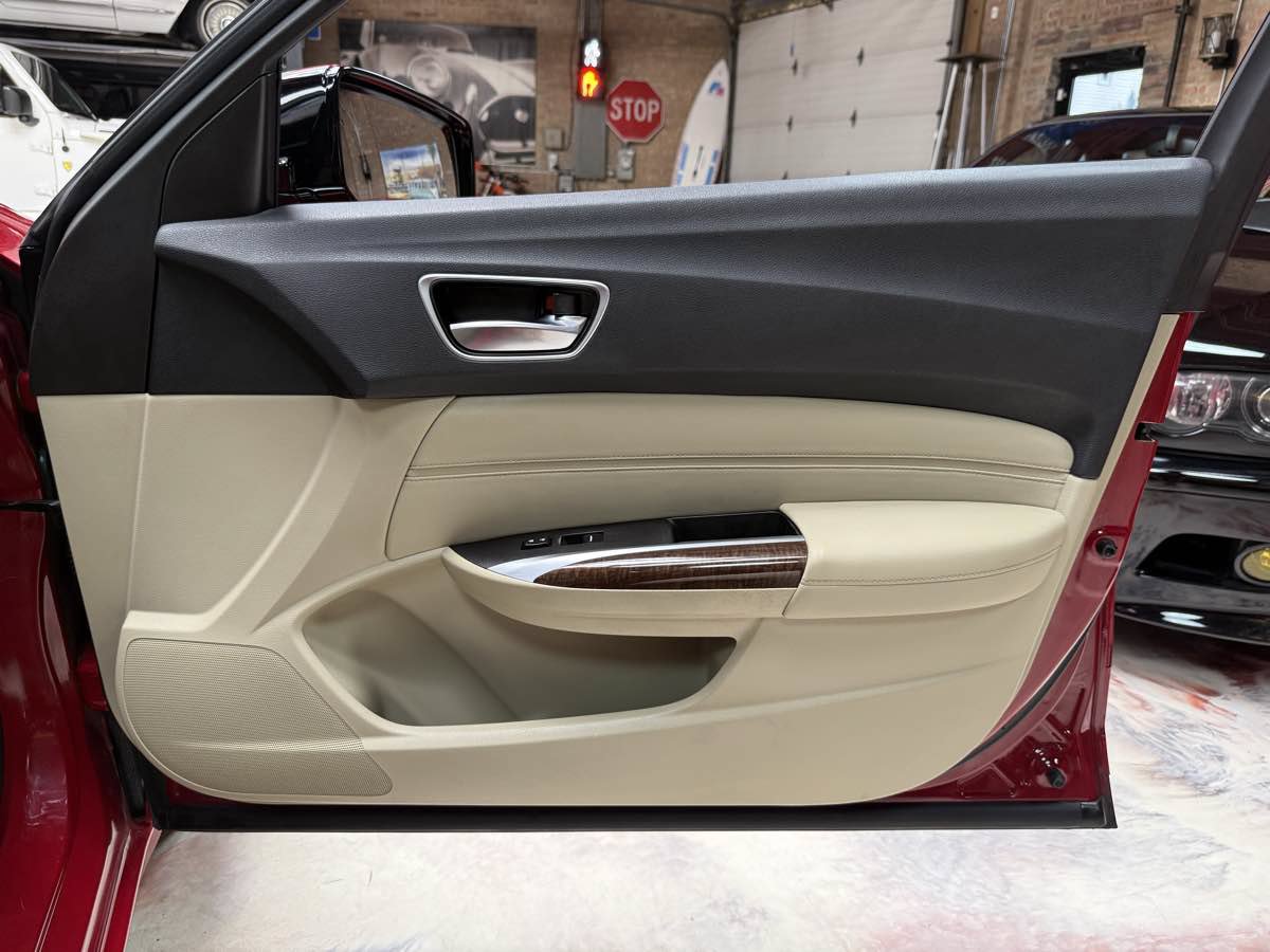 Used 2018 Acura TLX FWD image 32