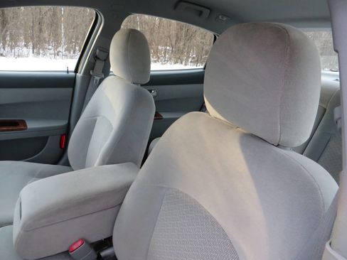 Used 2006 Buick LaCrosse CX image 10