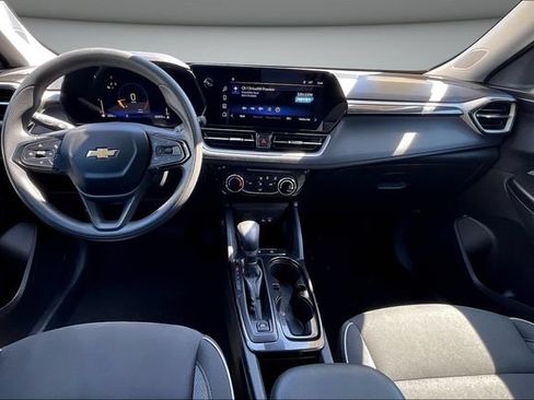 Used 2025 Chevrolet TrailBlazer LT FWD image 9