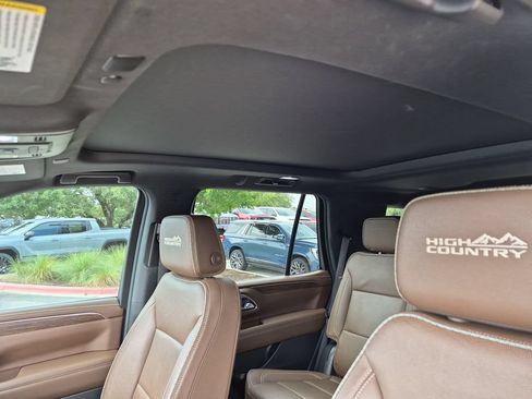 Used 2024 Chevrolet Tahoe High Country RWD image 32