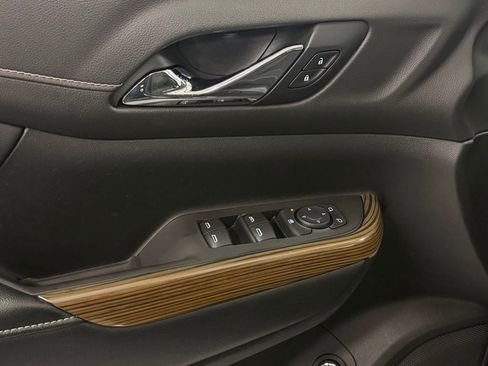 Used 2020 GMC Acadia SLE w/ Driver Convenience Package image 13