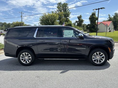 New 2025 Chevrolet Suburban Premier image 9