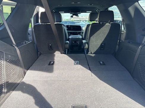Used 2025 Chevrolet Tahoe Premier AWD/4WD image 16