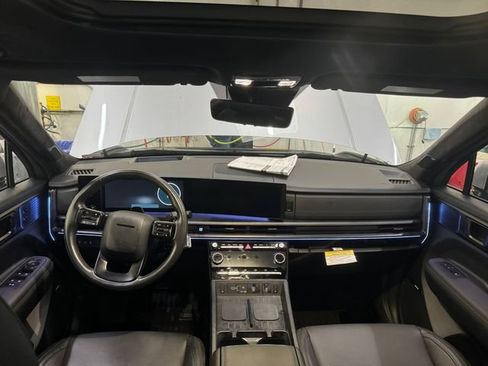 Used 2025 Hyundai Santa Fe Calligraphy AWD/4WD image 18