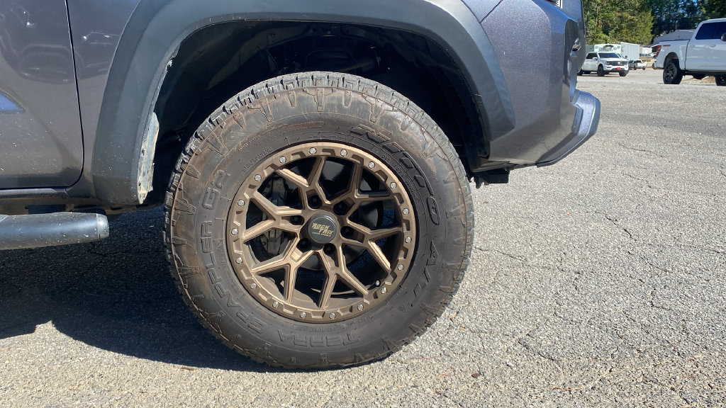 Used 2020 Toyota Tacoma TRD Off-Road w/ TRD Premium Off Road Package AWD/4WD image 10