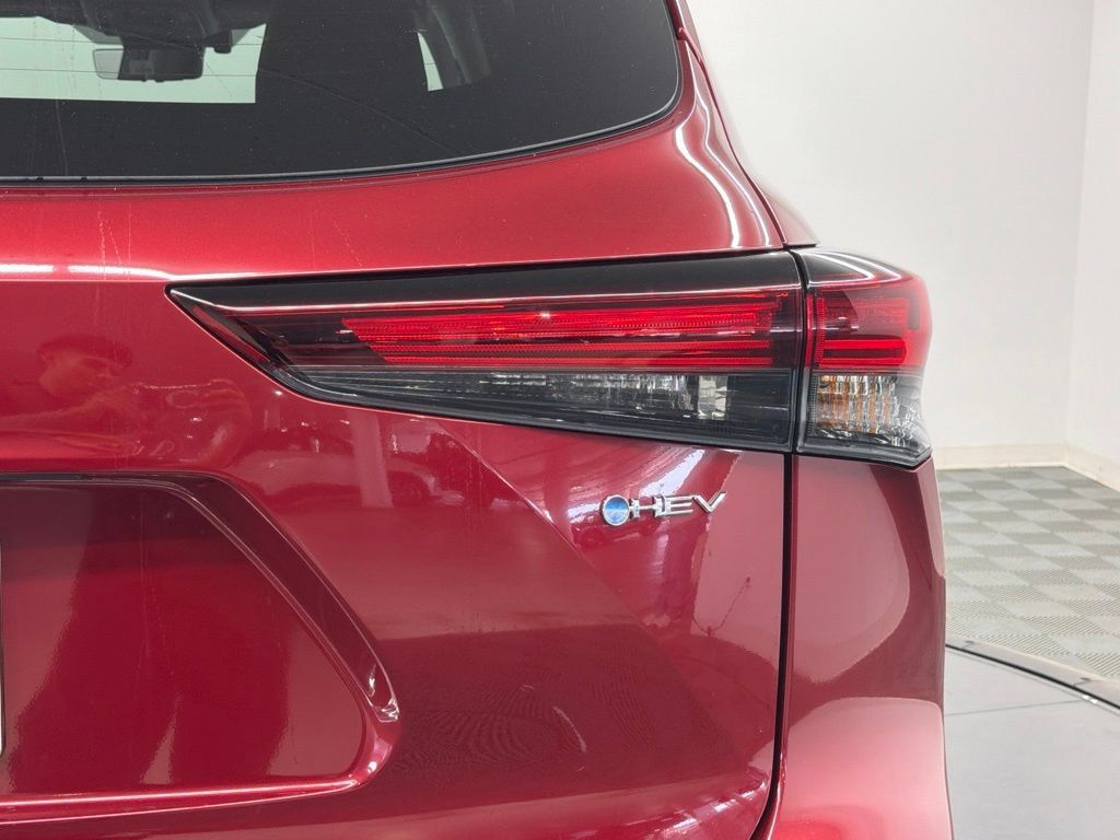 New 2026 Toyota Highlander Platinum AWD/4WD image 13