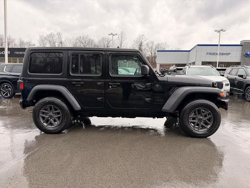 Used 2024 Jeep Wrangler Sport S image 11