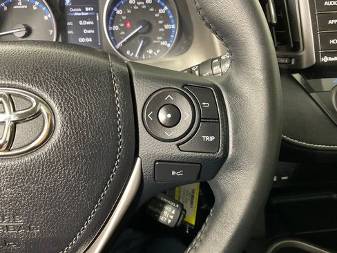 Used 2017 Toyota RAV4 XLE FWD image 25