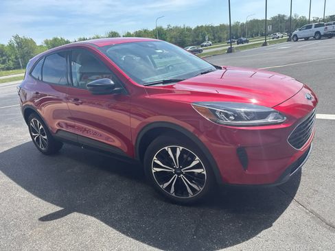 Used 2022 Ford Escape SE w/ SE Sport Appearance Package image 9