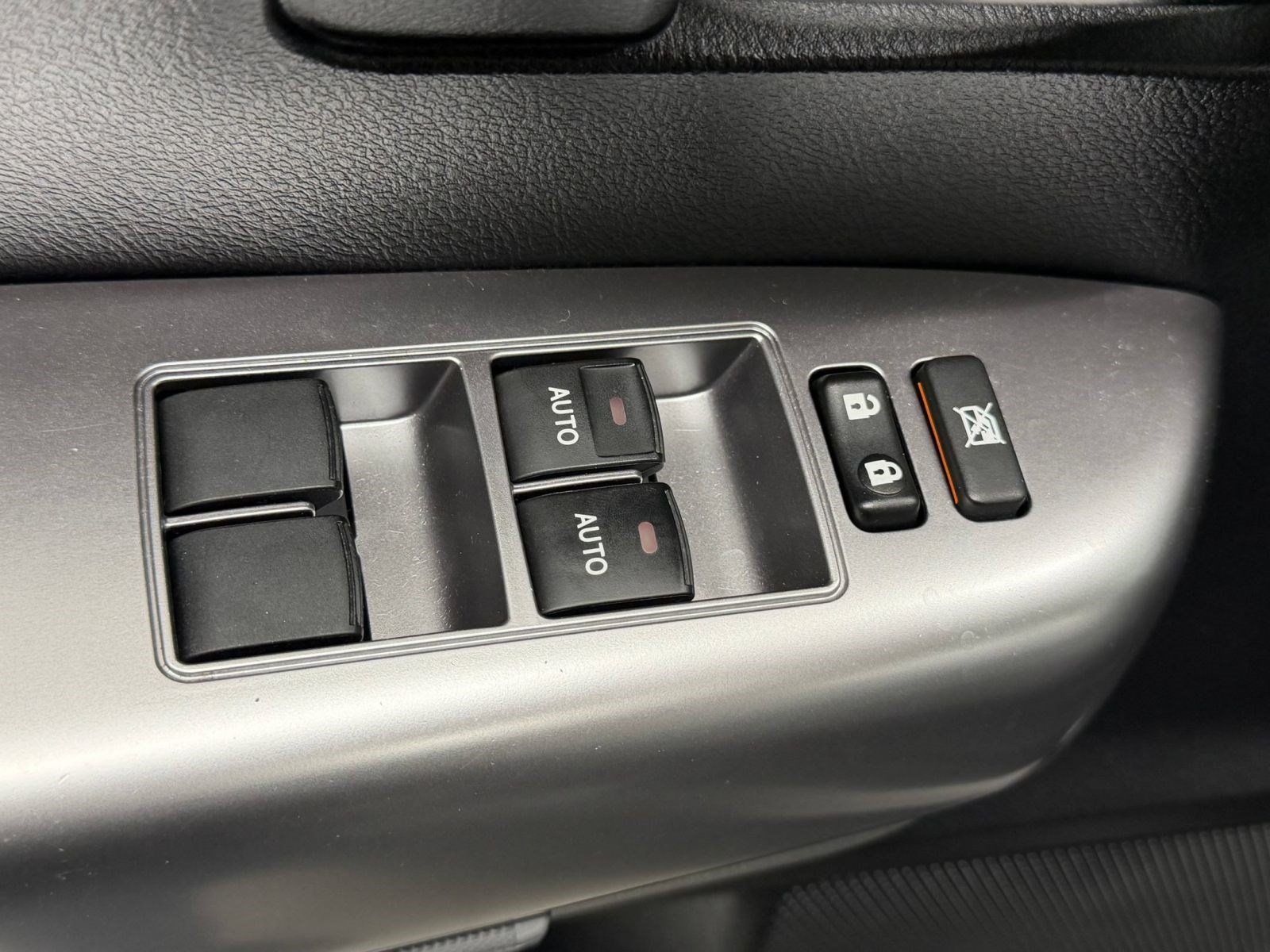 Used 2019 Toyota Sequoia SR5 AWD/4WD image 30