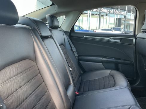 Used 2017 Ford Fusion SE w/ Equipment Group 201A FWD image 22