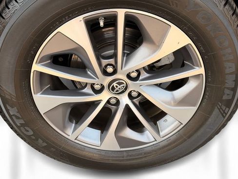 Used 2017 Toyota RAV4 XLE w/ All Weather Liner Package AWD/4WD image 10