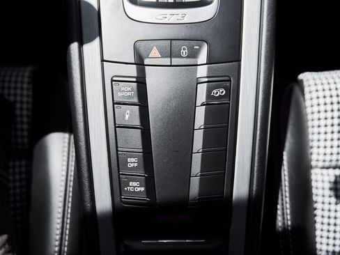 Used 2018 Porsche 911 GT3 RWD image 59