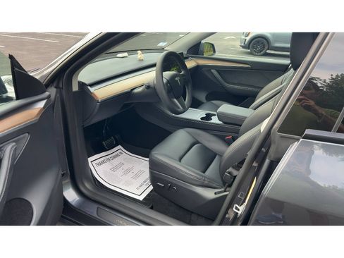 Used 2023 Tesla Model Y Long Range AWD/4WD image 2