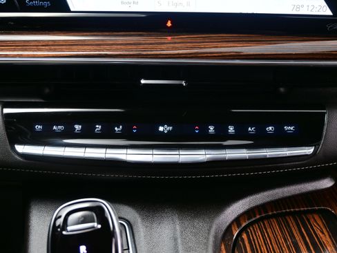 Used 2023 Cadillac Escalade ESV Premium Luxury AWD/4WD image 23