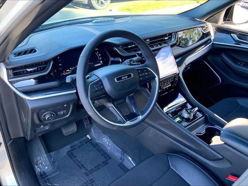 Used 2023 Jeep Grand Cherokee Trailhawk w/ Advanced Protech Group II AWD/4WD image 16