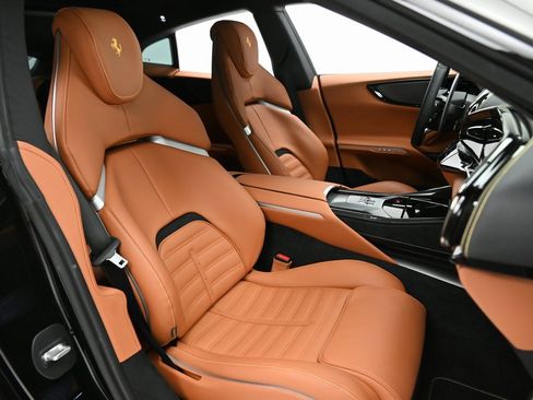 Used 2024 Ferrari Purosangue image 19