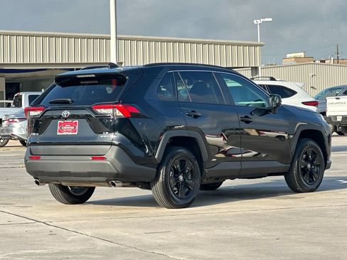 Certified 2025 Toyota RAV4 LE AWD/4WD image 6