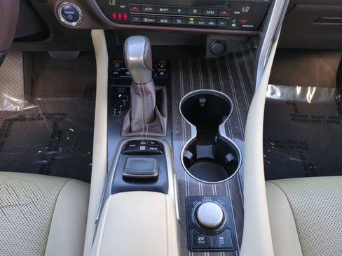 Used 2017 Lexus RX 450h AWD image 17