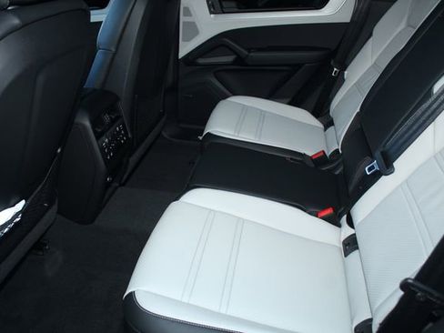 New 2026 Porsche Cayenne Base image 23