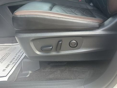 Used 2024 Nissan Pathfinder Platinum w/ Cargo Package AWD/4WD image 24