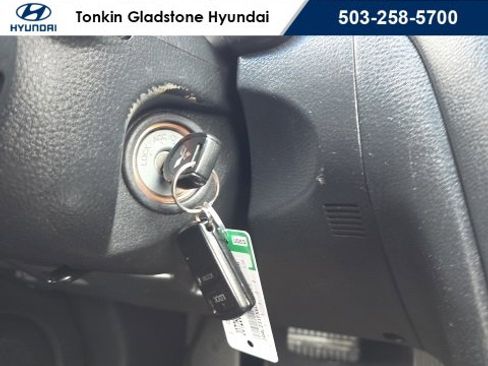 Used 2006 Mitsubishi Outlander LS image 16