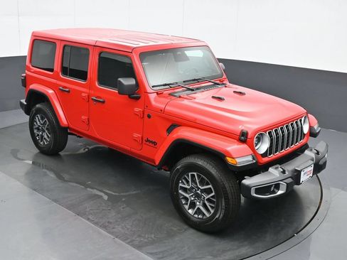 Used 2025 Jeep Wrangler Unlimited Sahara AWD/4WD image 24