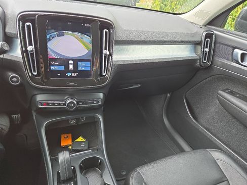 Used 2021 Volvo XC40 T4 Momentum FWD image 27