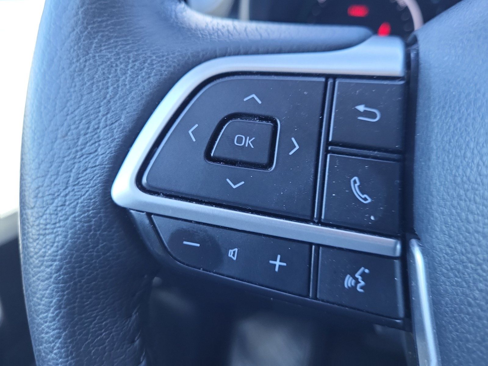 Used 2025 Toyota Sienna XLE FWD image 23