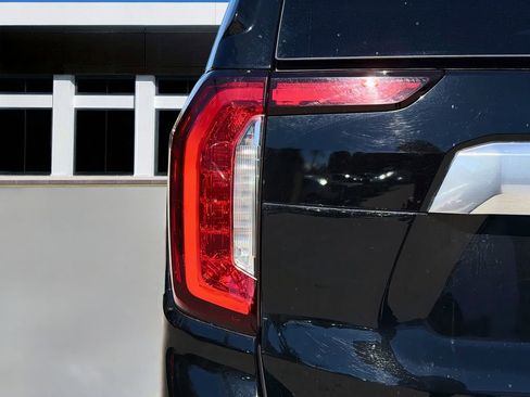 Used 2024 GMC Yukon Denali w/ Denali Reserve Package image 11