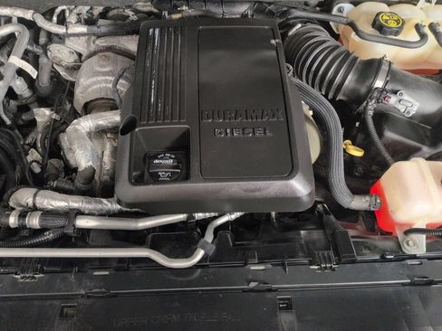 Used 2020 Chevrolet Silverado 1500 LTZ AWD/4WD image 31