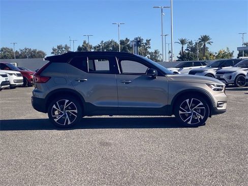 Used 2022 Volvo XC40 T5 R-Design w/ Advanced Package image 6