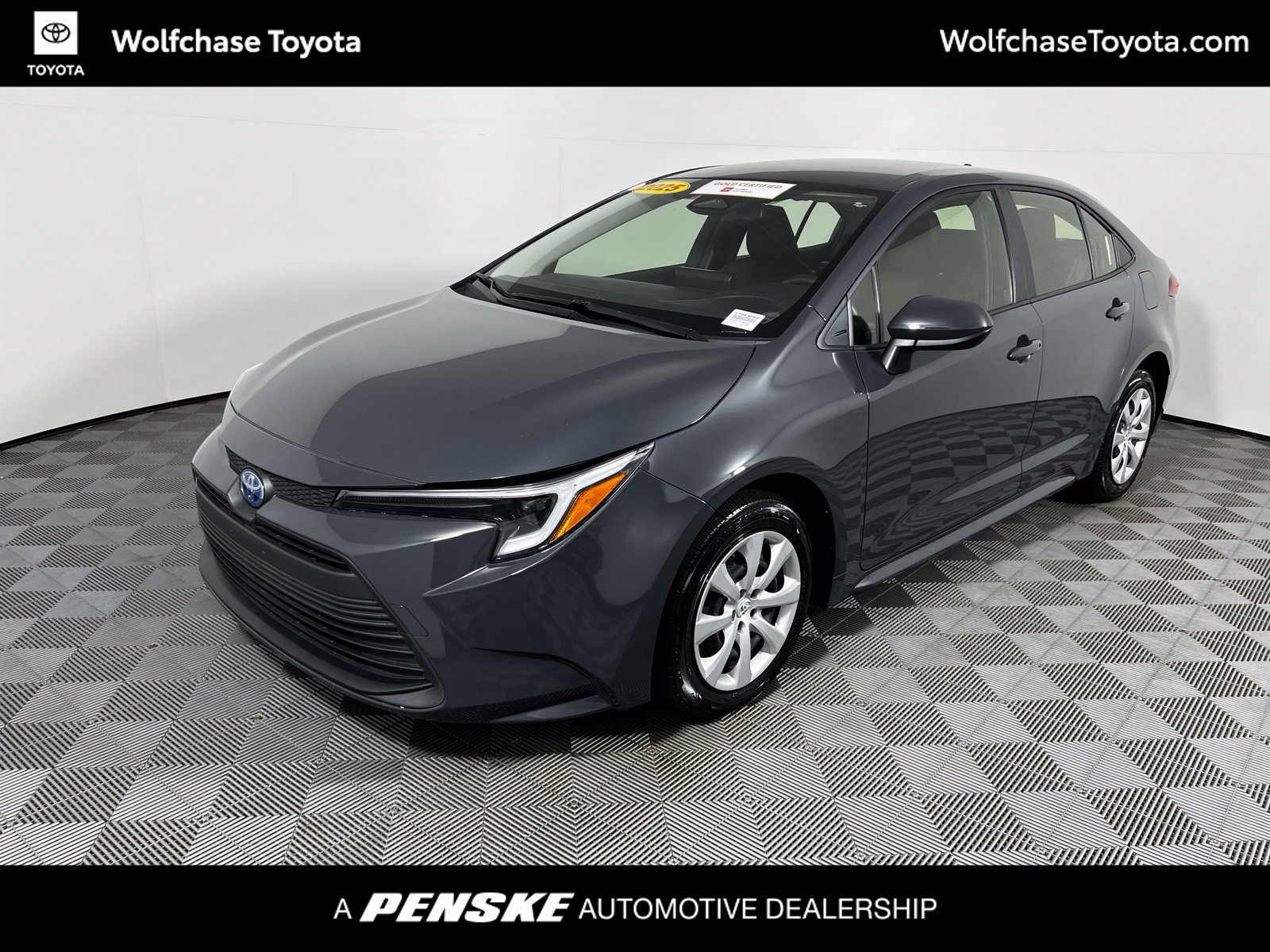 Certified 2025 Toyota Corolla LE FWD image 1