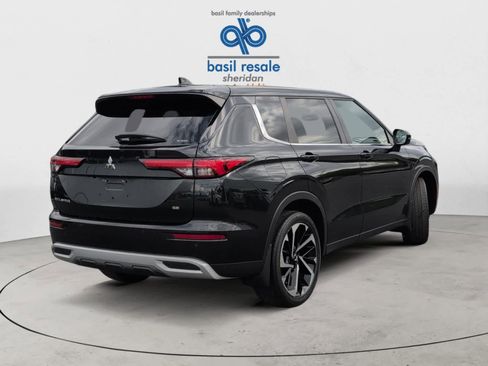 Used 2022 Mitsubishi Outlander SE image 10