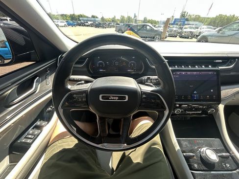 Used 2021 Jeep Grand Cherokee L Overland w/ Luxury Tech Group IV AWD/4WD image 31