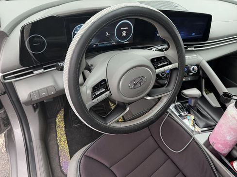 Used 2023 Hyundai Elantra SEL w/ Convenience Package image 7