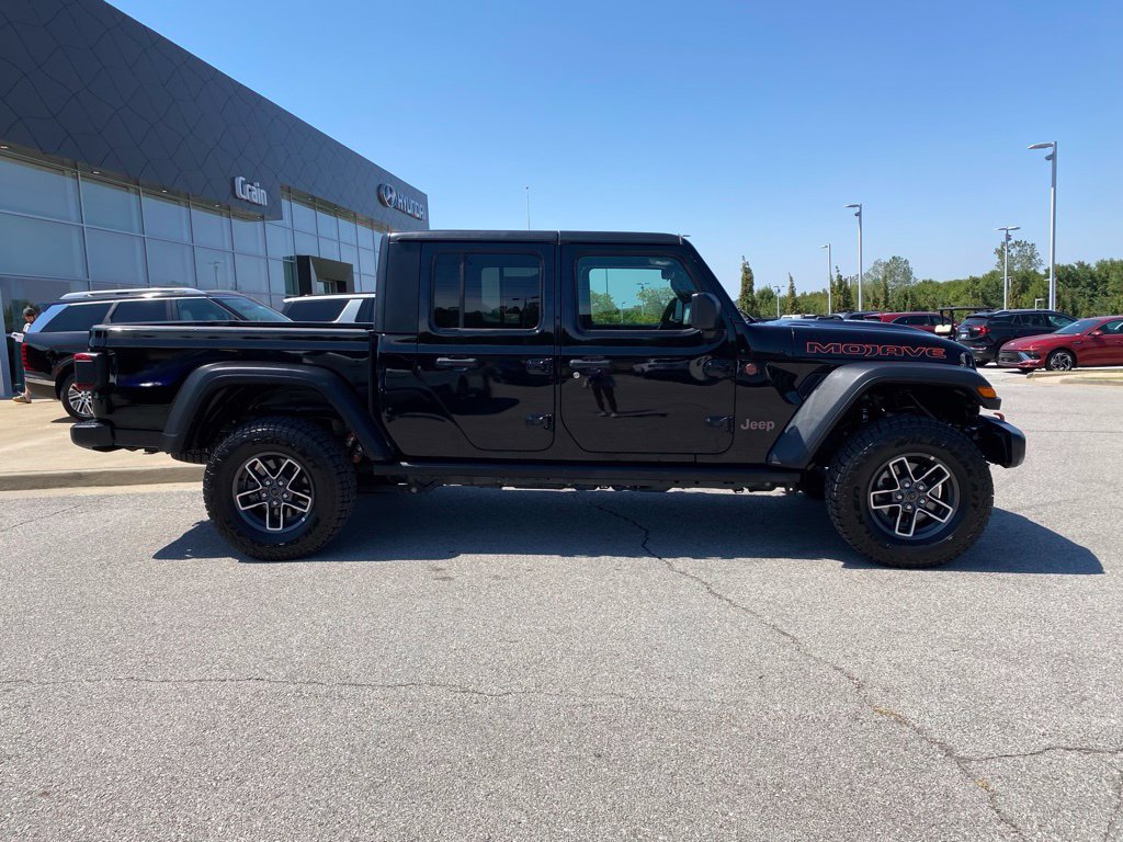 Used 2026 Jeep Gladiator Mojave AWD/4WD image 8