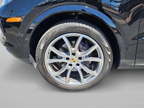 Used 2020 Porsche Cayenne AWD/4WD image 22