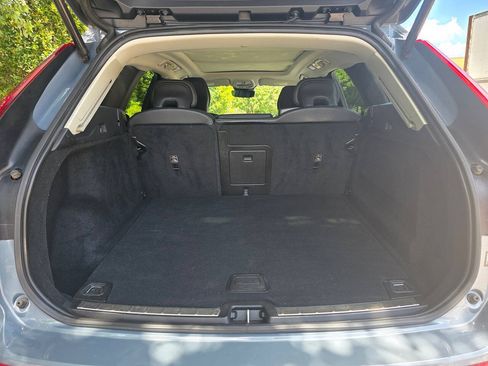 Used 2022 Volvo XC60 B5 Momentum w/ Climate Package AWD/4WD image 38