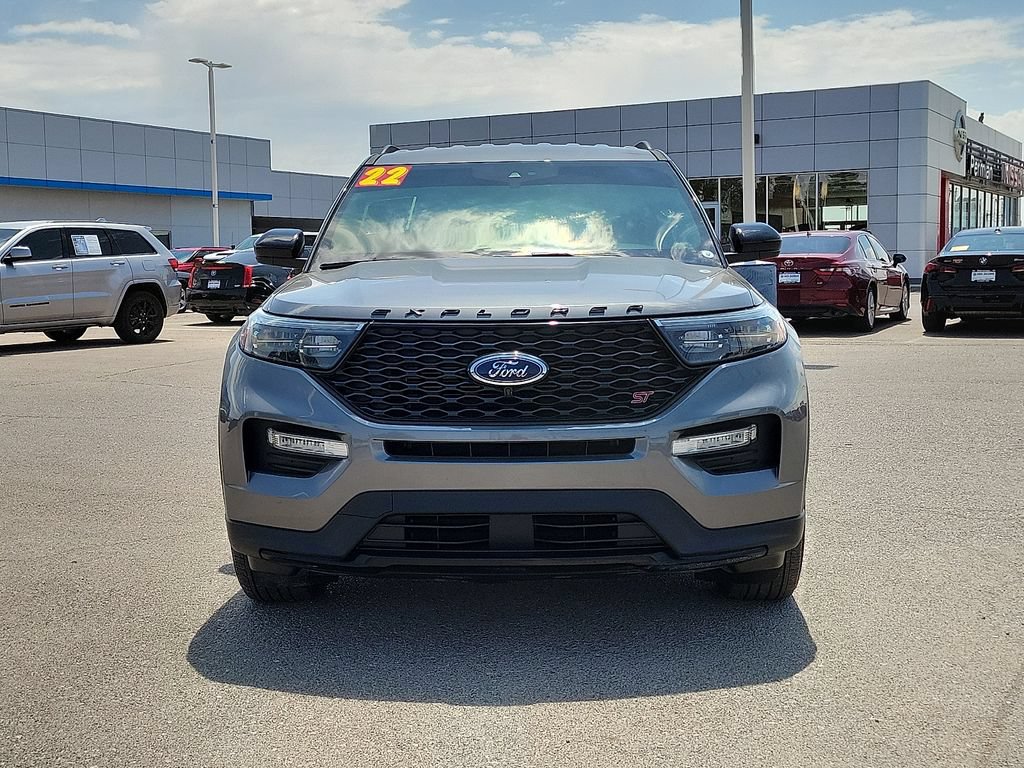 Used 2022 Ford Explorer ST AWD/4WD image 3
