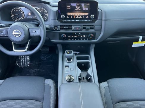 New 2025 Nissan Pathfinder S image 4