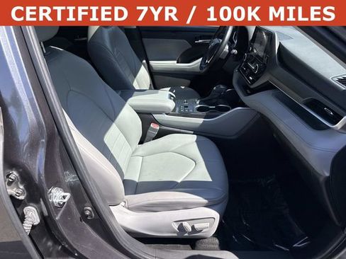 Used 2023 Toyota Highlander XLE FWD image 9